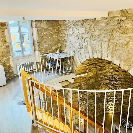 Charme Unique Sous Les Remparts Apartment Chateauneuf-de-Gadagne