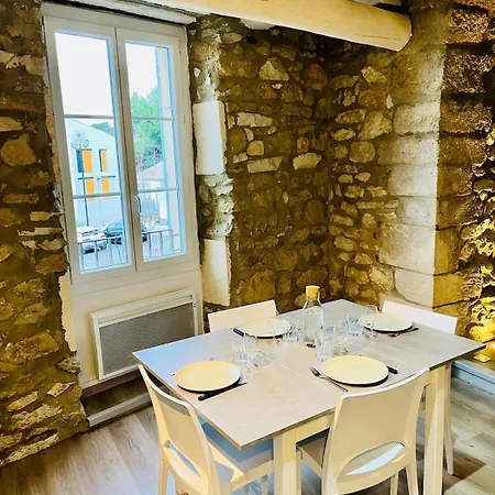 Charme Unique Sous Les Remparts Apartment
